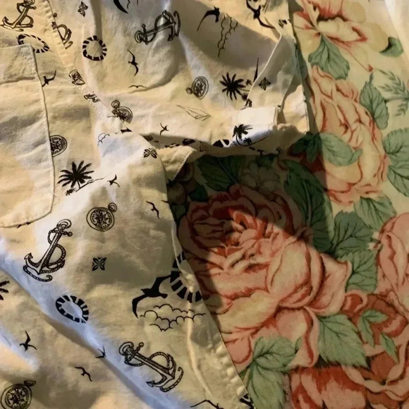 Modern Amusement Button Down Men’s Shirt Size Large Short Sleeve with Collar - Picture 8 of 13